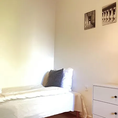 Bright 2-bedroom In Kolding With 4 Single Beds, Appartamento *
